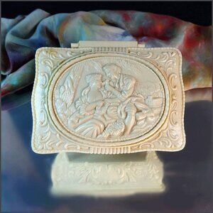 1960s Cream Vintage Jewelry Box Romantic Cameo Scene